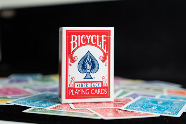 Cartas que cambian de color frente al espectador