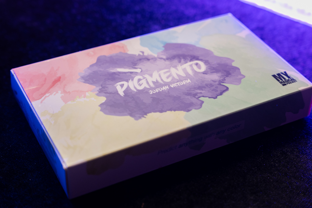 Pigmento para simular la transformación de agua en vino o líquidos de colores en rutinas mágicas.